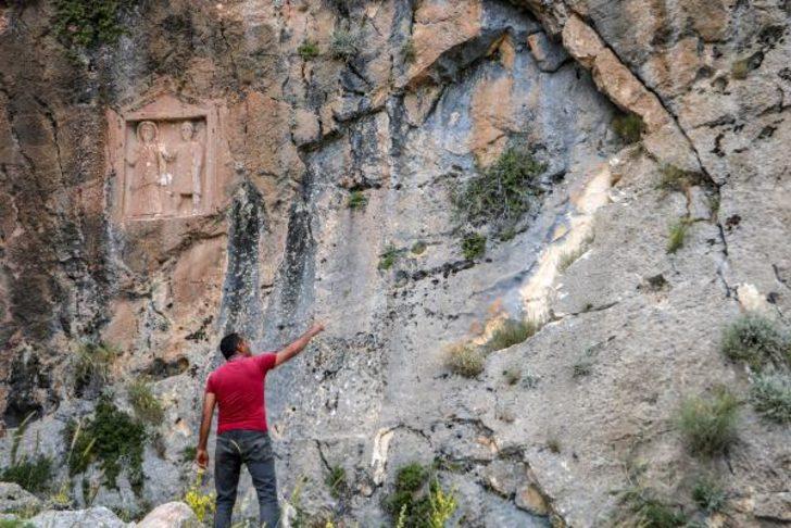 Yer: Antalya! Defineciler 2 bin yıllık eserleri parçaladı