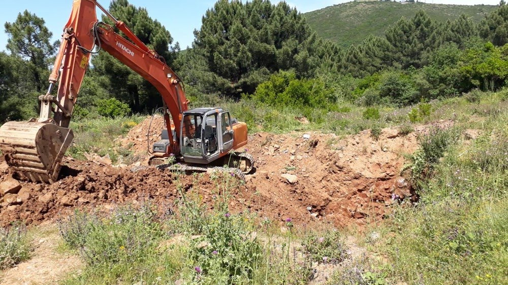 İstanbul'un Maltepe ilçesinde 31 Mayıs Pazar günü Başıbüyük Ormanı'nda kazı yapıldığı yönündeki ihbar üzerine bölgeye giden polis ekipleri kazılmış bir çukur ve iş makinesi olduğunu gördü.