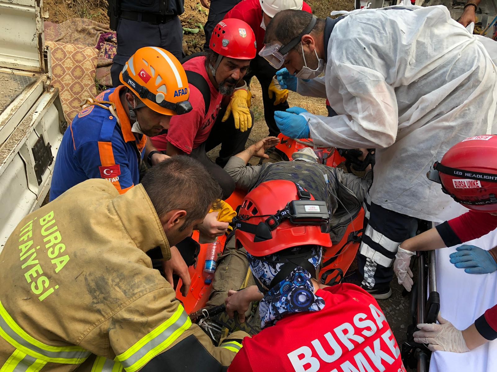 Bursa'da 2 kişi dinamitle define ararken yaralandı #3